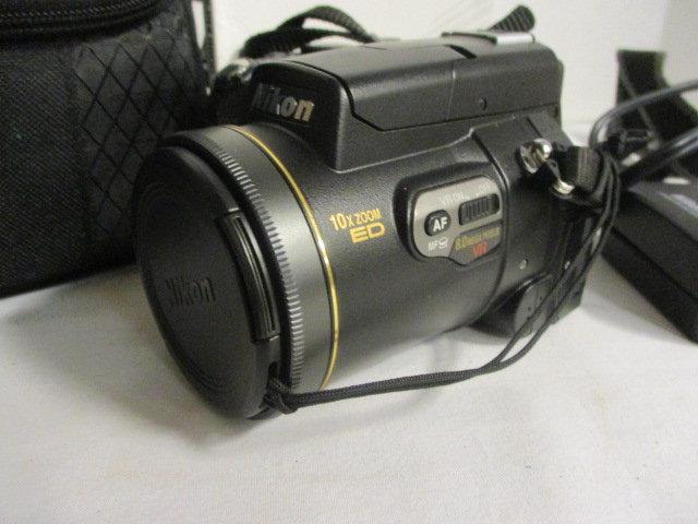 Nikon Coolpix 8800 Digital Camera in Carry Case