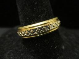 14k Gold Man's Band Ring w/ "X" Design- Size 11