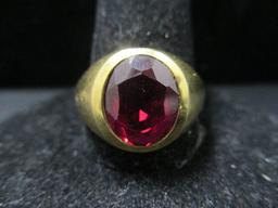 10k Gold Ring w/ Red Stone- Size 12.5