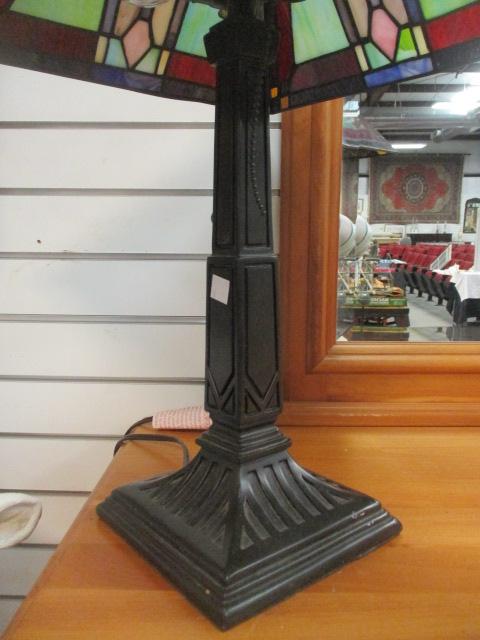 Arts and Craft Style Stained Glass Table Lamp