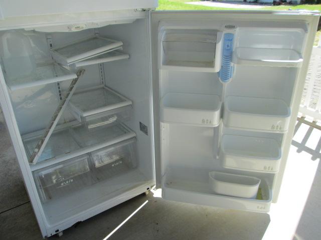 LG White Top Mount Refrigerator with Ice Maker