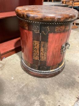 Vintage Hooker Furn. Circular Wooden End Table w/ nice inlayed design, ring pulls, & studded detail