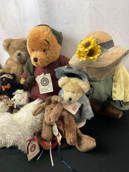 Collection of 13 Boyds Bears, nice variety
