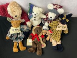 Collection of Boyds Bears, 7 pieces, incl. Santa, Snowman, and more