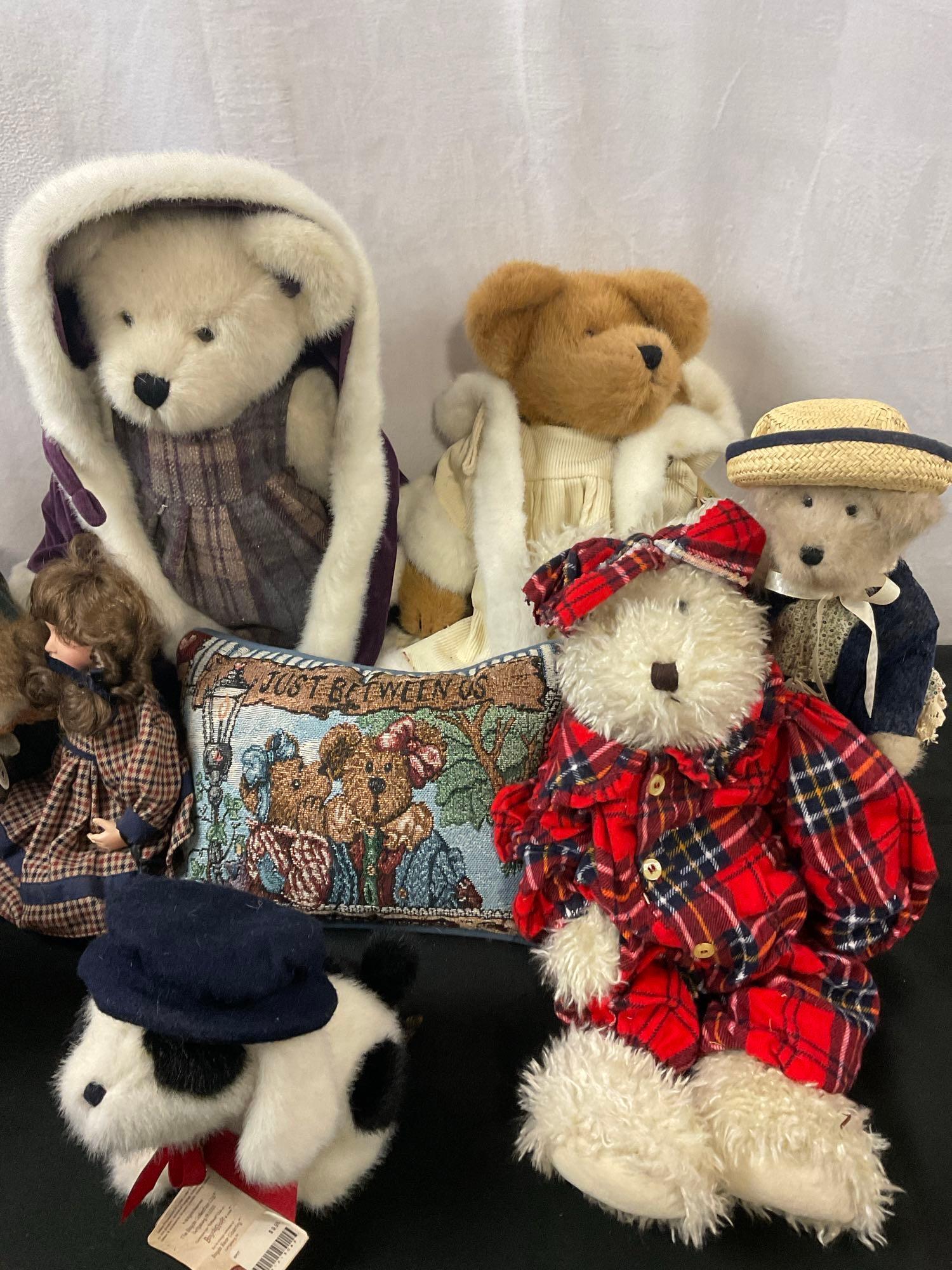 Collection of Boyds Bears, Fern Woodsbeary, Victoria Crystalfrost, Ophelia, Jack in the Box Bear