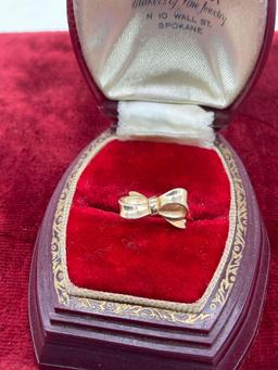 14k yellow gold tied bow design ring sz 3 - 2.23grams