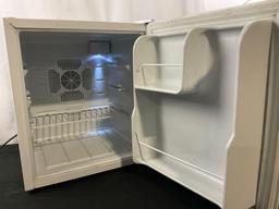 Chefmate Compact Refrigerator 1.7 Cubic Foot, Mini Fridge