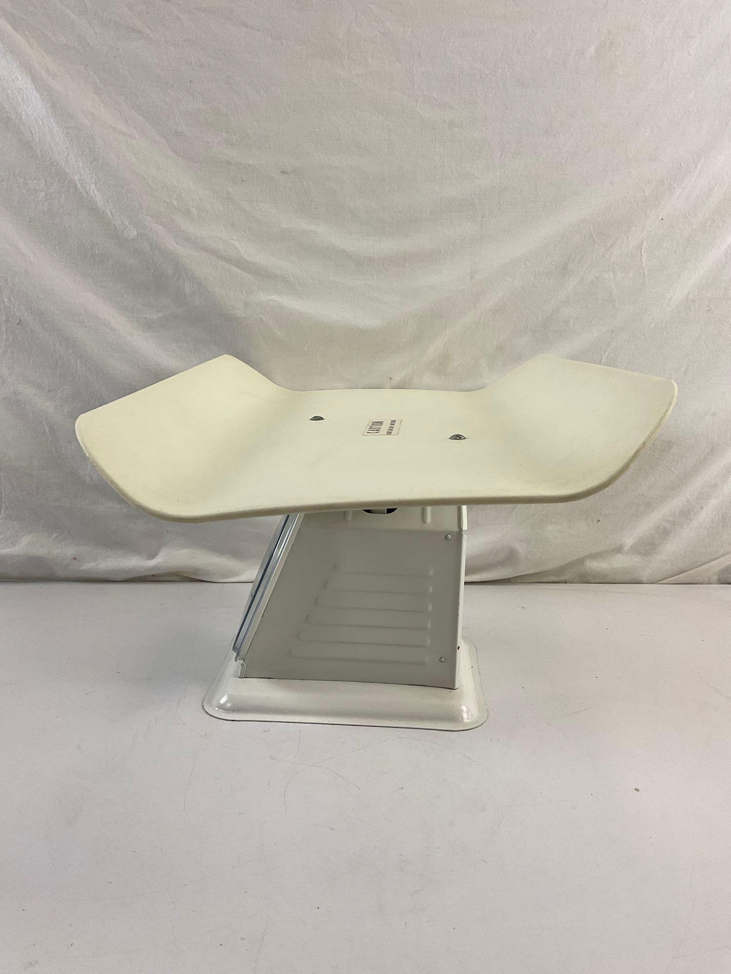 Vintage Metal & Plastic Montgomery Ward Infant Scale. Weighs 30 Pounds by Ounces. See pics.