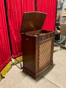 Vintage Silvertone Radio & Phonograph in Wooden Cabinet. Tested, Not Working. See pics.