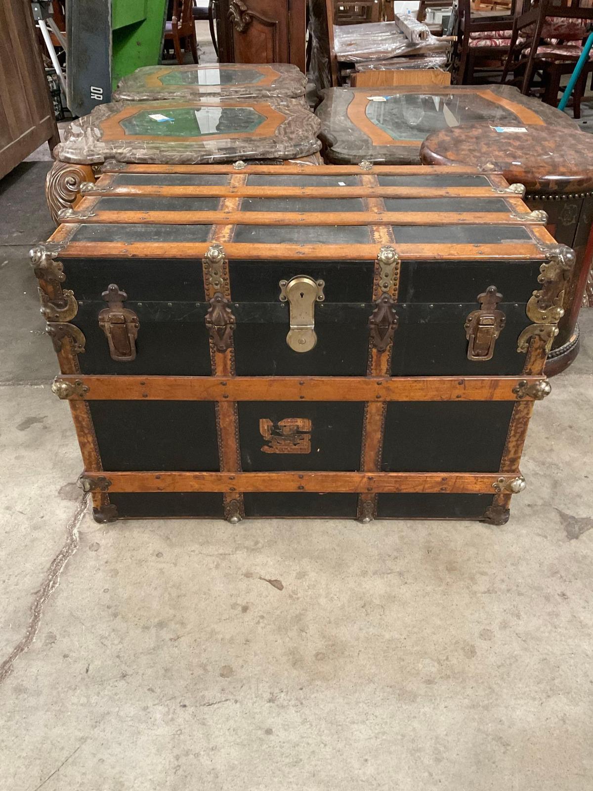Antique Stoelting & Dunn Makers Wood & Brass Steamer Trunk w/ Interior Compartment. See pics.