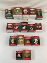 16 pcs Vintage Hallmark Keepsake Christmas Ornament Assortment. Original Boxes. See pics.