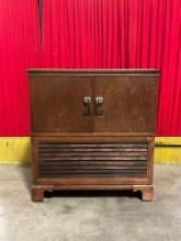 Vintage Bendix Aviation Corp. Radio & Record Player Cabinet Model 951WU. Tested, Working. See pics.