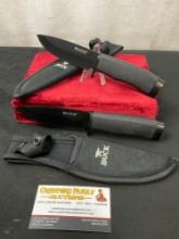 Pair of Classic Buck Fixed Blade Knives, w/ nylon sheaths, 4.5 inch blades