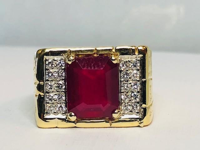 18KT YELLOW GOLD RUBY AND DIAMOND RING