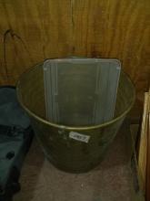 BL-Vintage Metal Trash Can with Shell designs