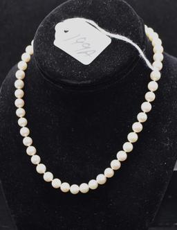 STRAND OF 7.2 MM 16 INCH WHITE PEARLS