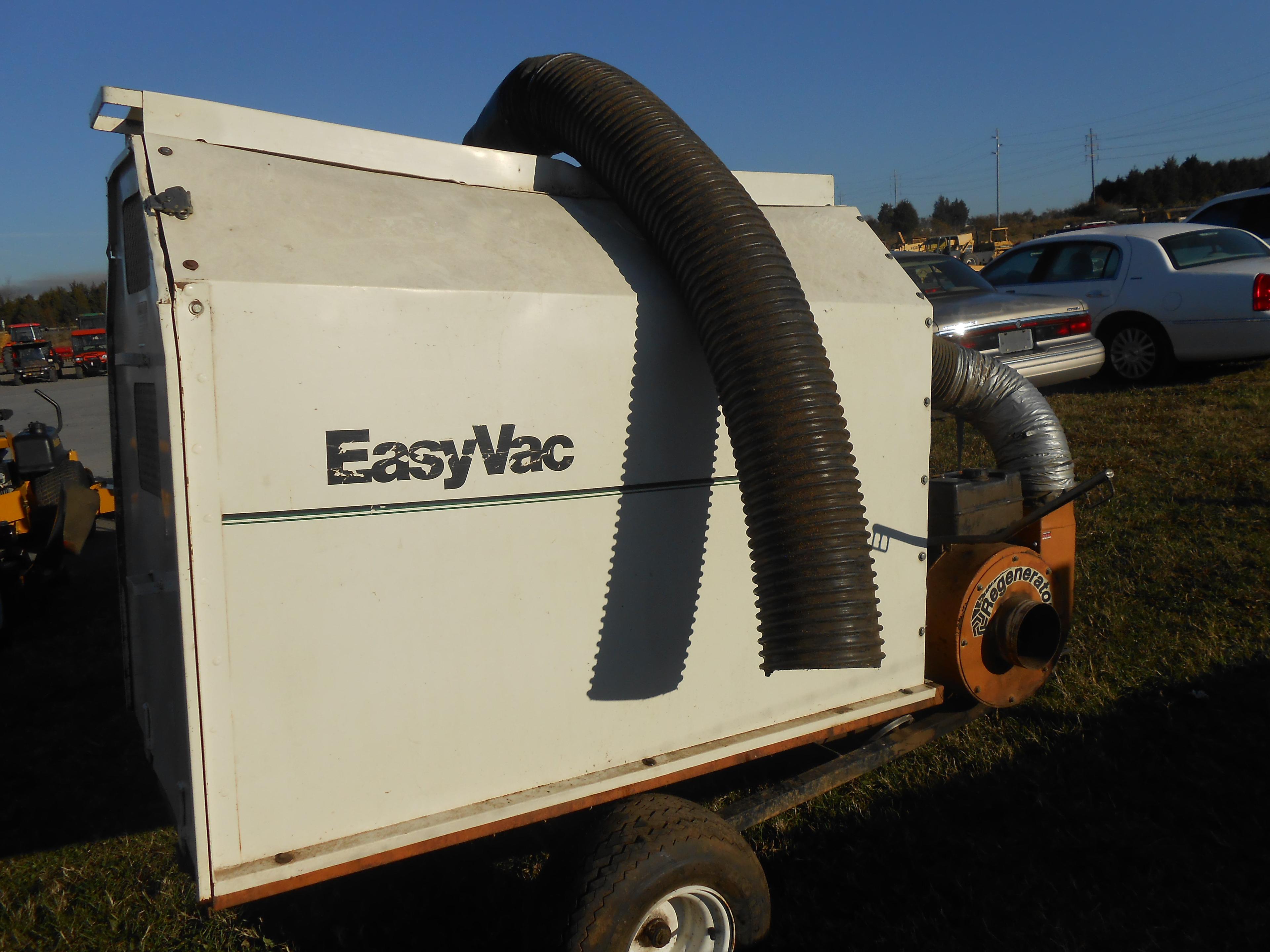 EASY VAC LEAF VAC 8HP,B/S ENGINE,TOWABLE