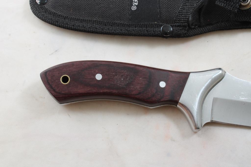 2 Winchester Fixed Blade Knives in Sheaths