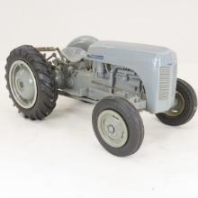 Ferguson Plastic Tractor 1/16 by Topping