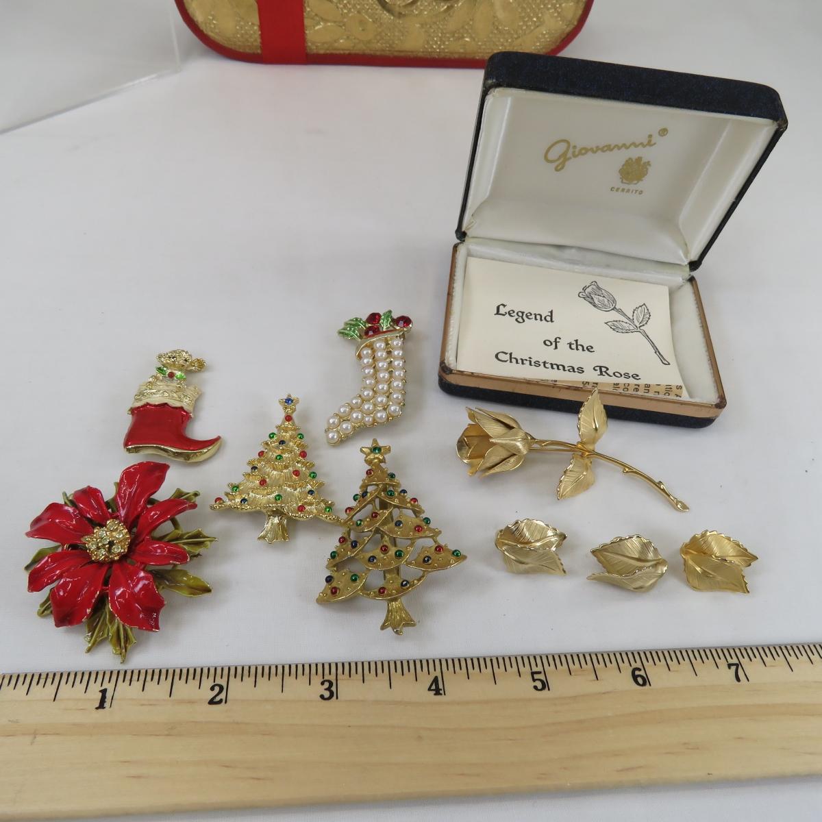 Vintage Christmas Brooches & Jewelry