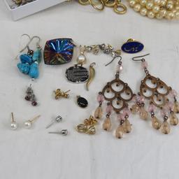 Vintage Fashion Rings, Faux Pearls & Jewelry