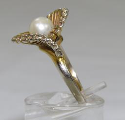 10kt Yellow Gold and Pearl Ring