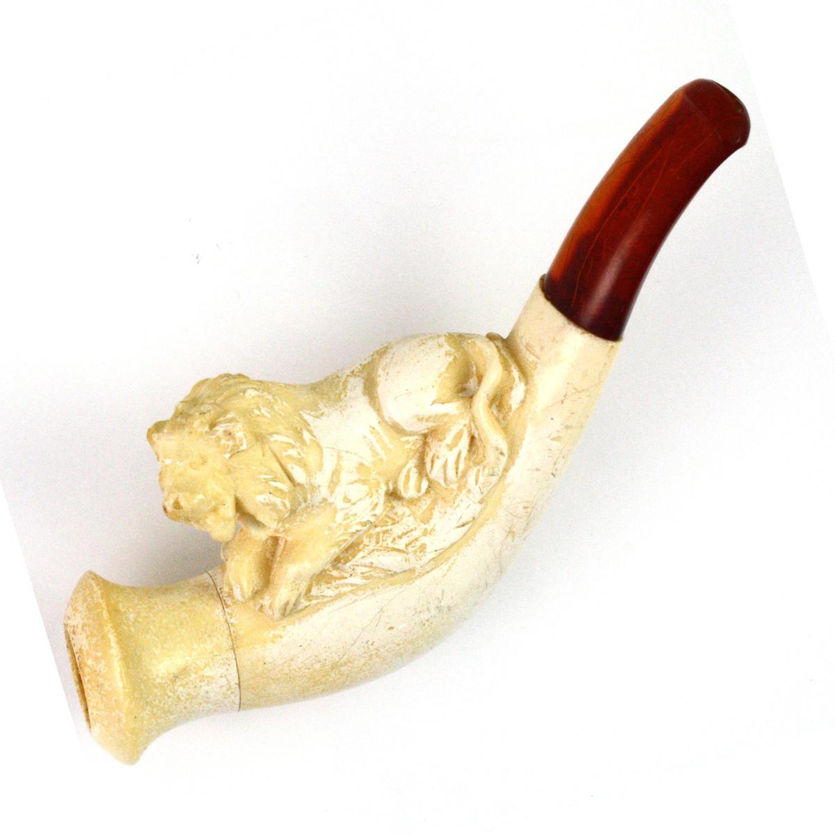 Authentic vintage Meerschaum lion pipe