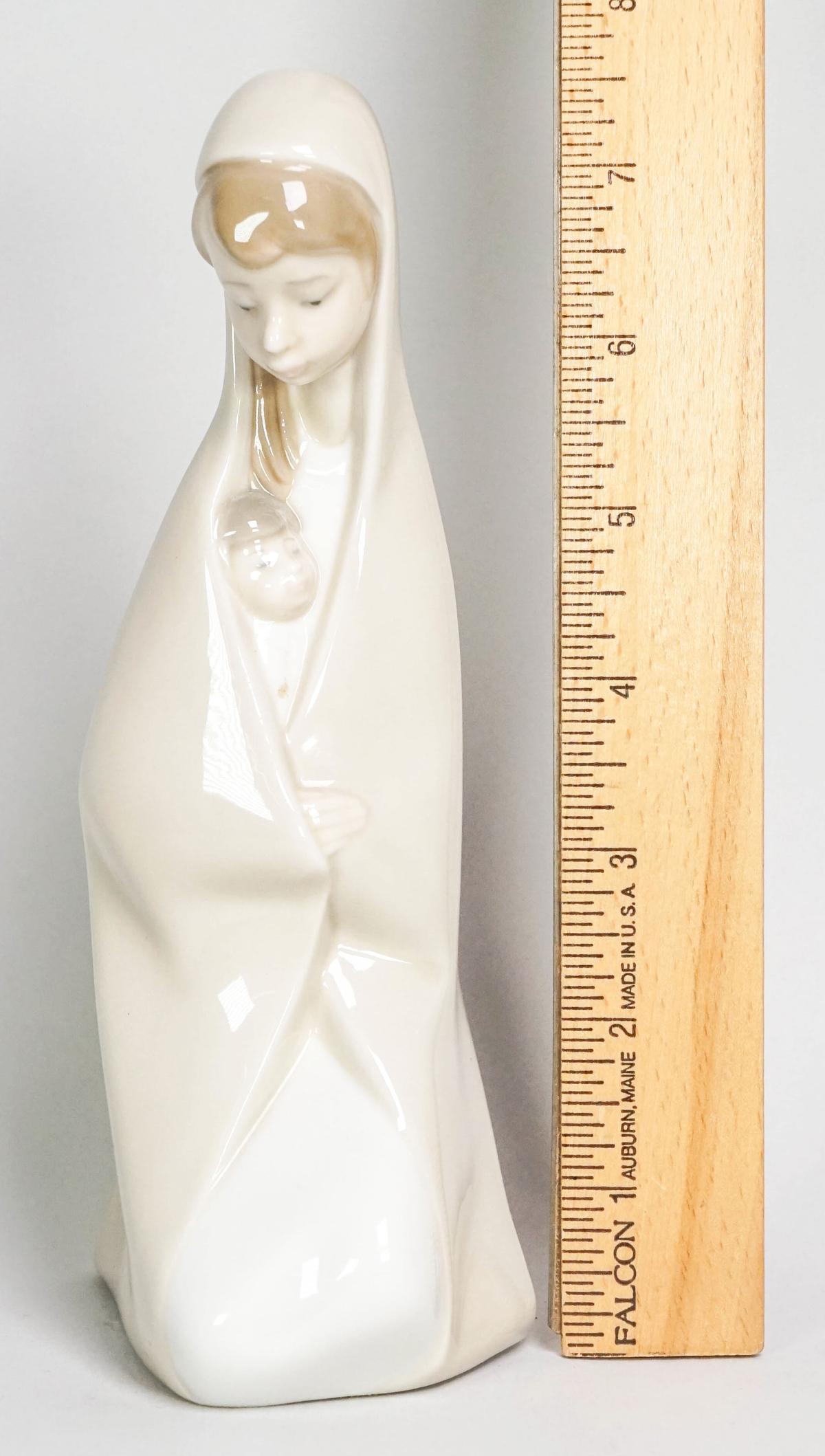Lladro Girl With Child #4636