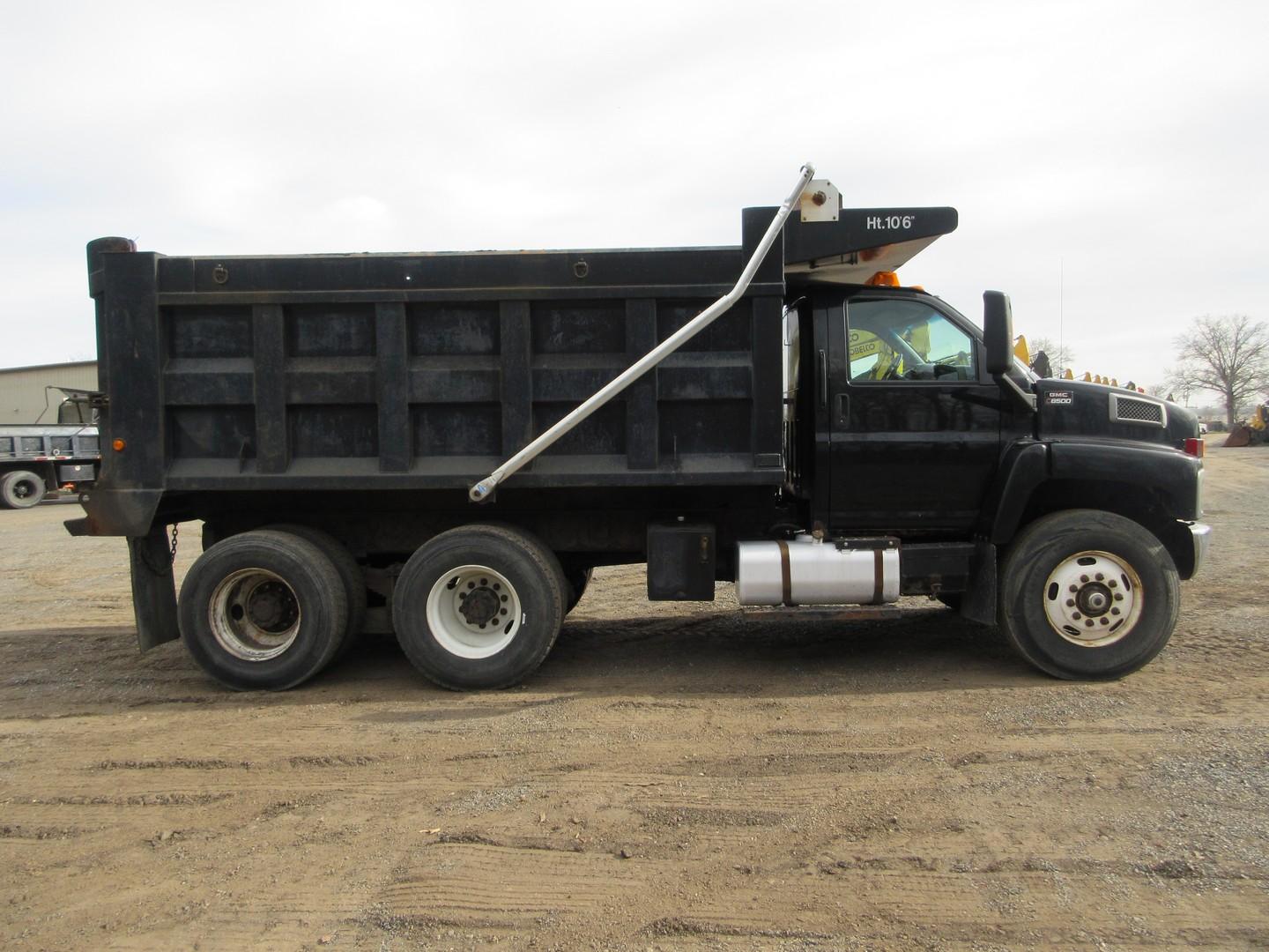2005 GMC C8500 T/A Dump Truck