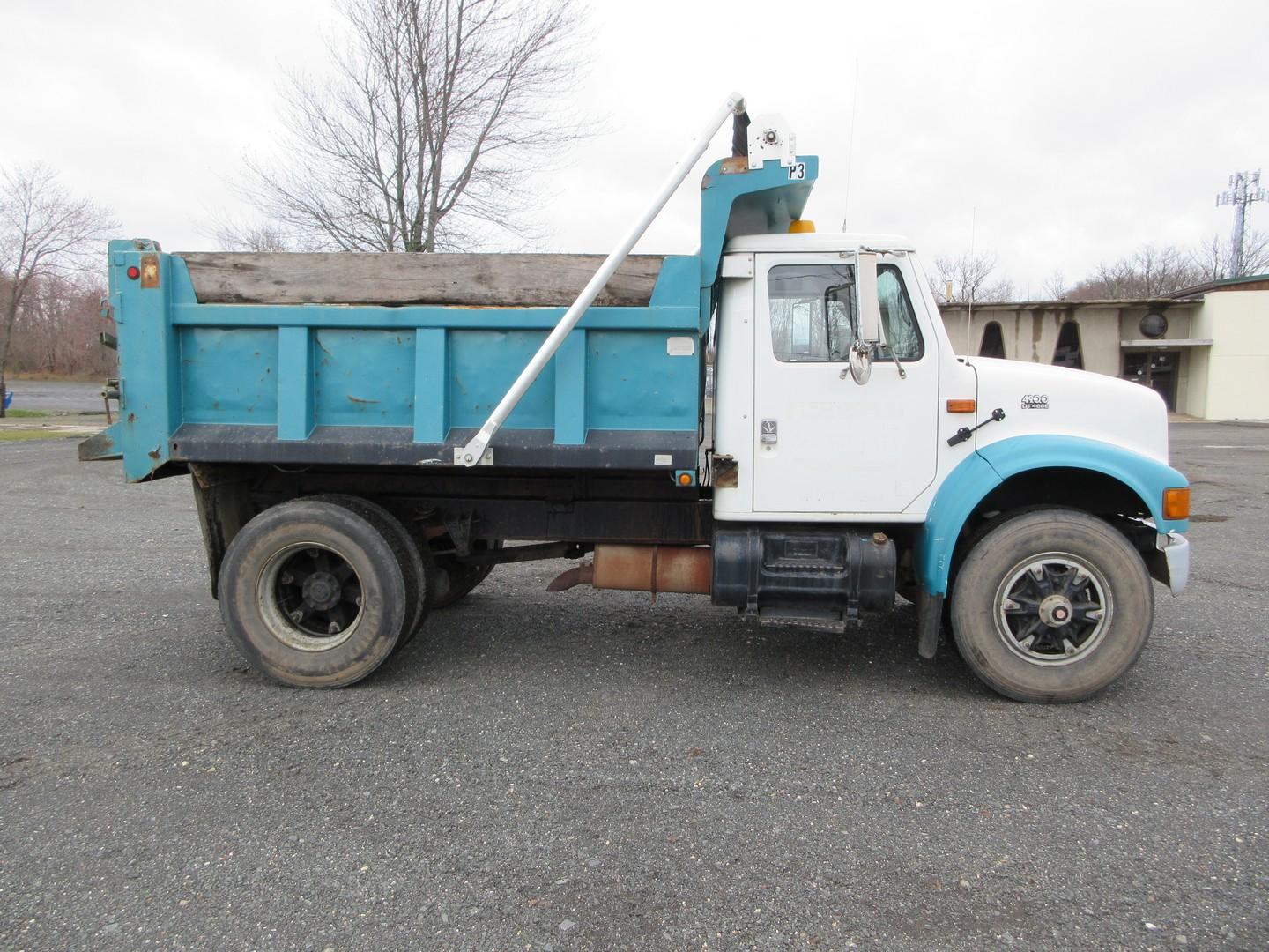 2000 International 4900 S/A Dump Truck