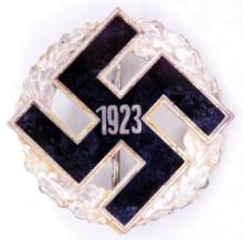 German WWII 1923 Gau Honor Badge