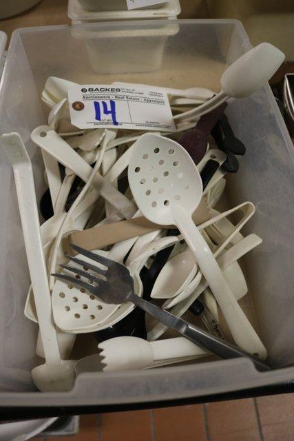 Box plastic utensils