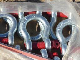 PALLET OF ASSORTED 3/4- 1 1/4 SCREW PIN SHACKLES