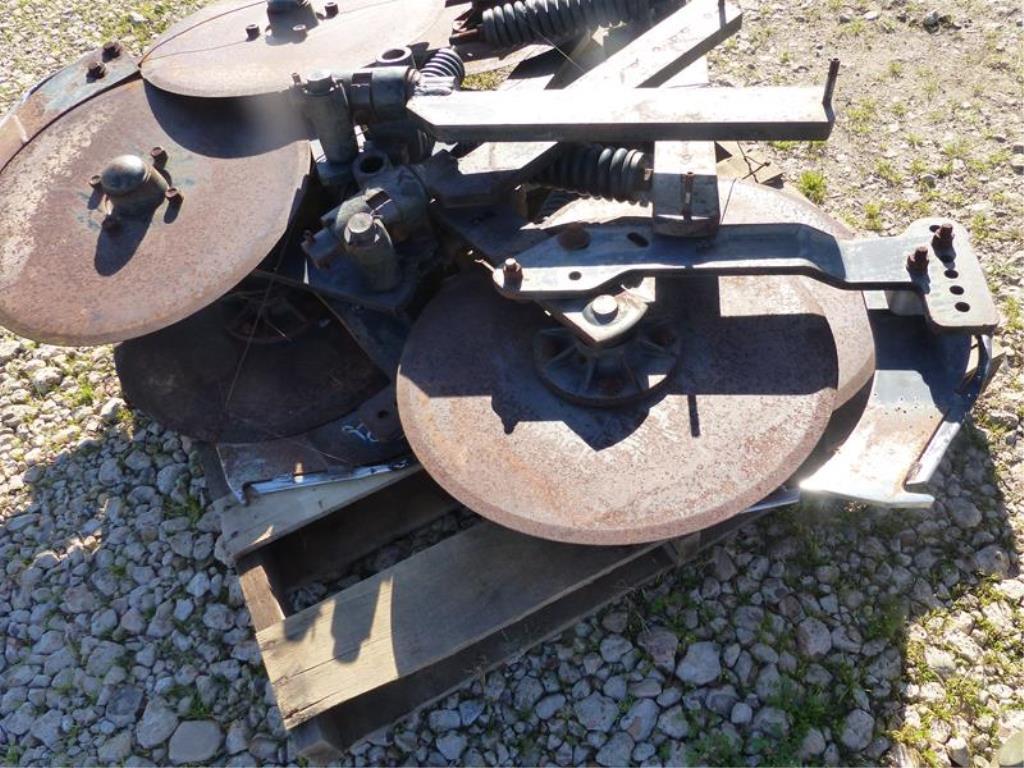 6 YETTER COULTERS W/ FERTILIZER KNIVES