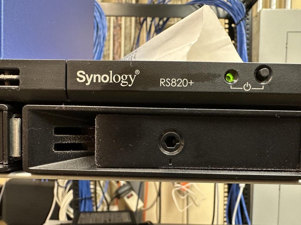 SYNOLOGY RS820+ RACKSTATION (HARD DRIVES REMOVED)