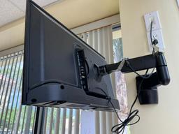 32" TCL TV WITH WALL MOUNT BRACKET