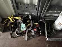 LOT CONSISTING OF SAFETY HARNESSES