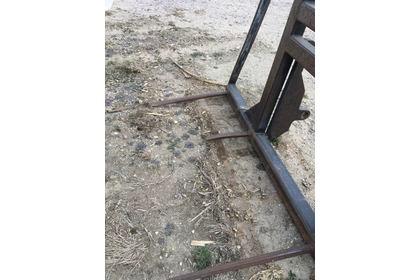 4 Prong Payloader bale spear
