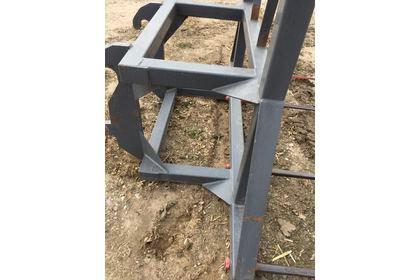 4 Prong Payloader bale spear