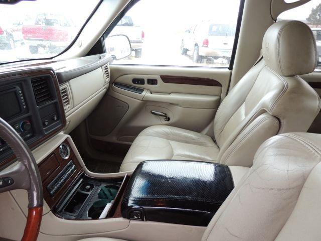 2004 Cadillac Escalade EXT Pickup 4 door, some damage on body, automatic tr