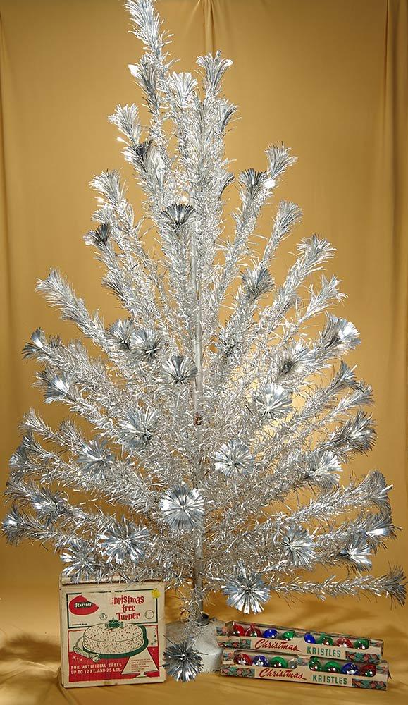 6' "The Sparkler" Pom Pom Aluminum Mid-Century Christmas tree with tree turner. $400/600