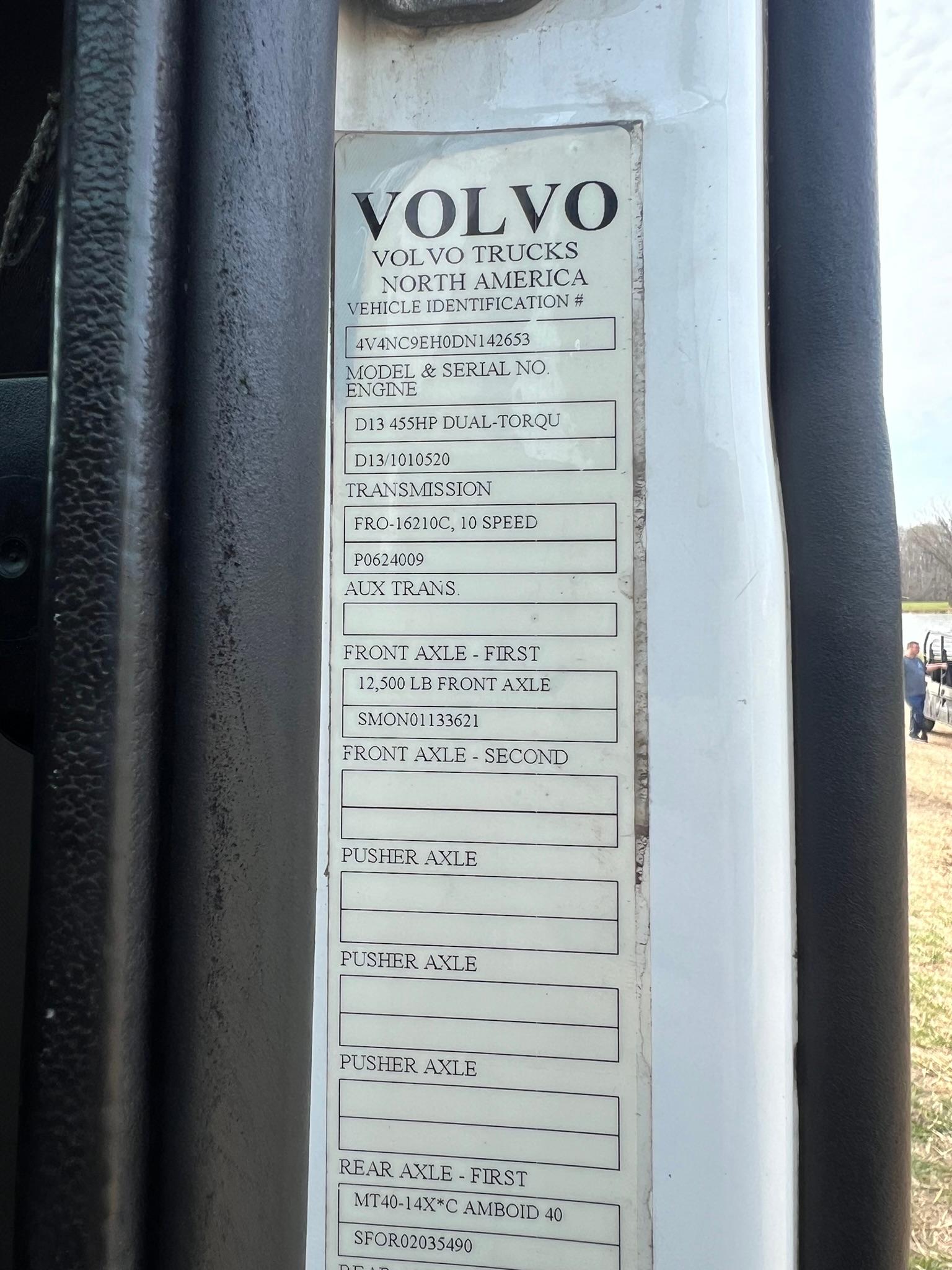 2013 Volvo Day Cab Truck