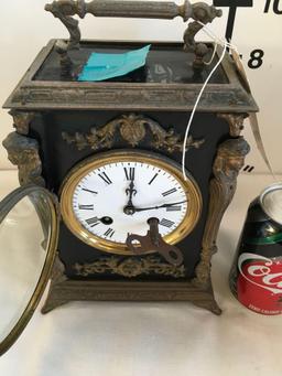 Vintage mantle wind bracket clock with key