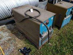 Hobart 300 Electric Welding Machine, Volts 40 Duty Cycle 60% Specs:4092A Volts 230/460 Amps 58/29 Ph