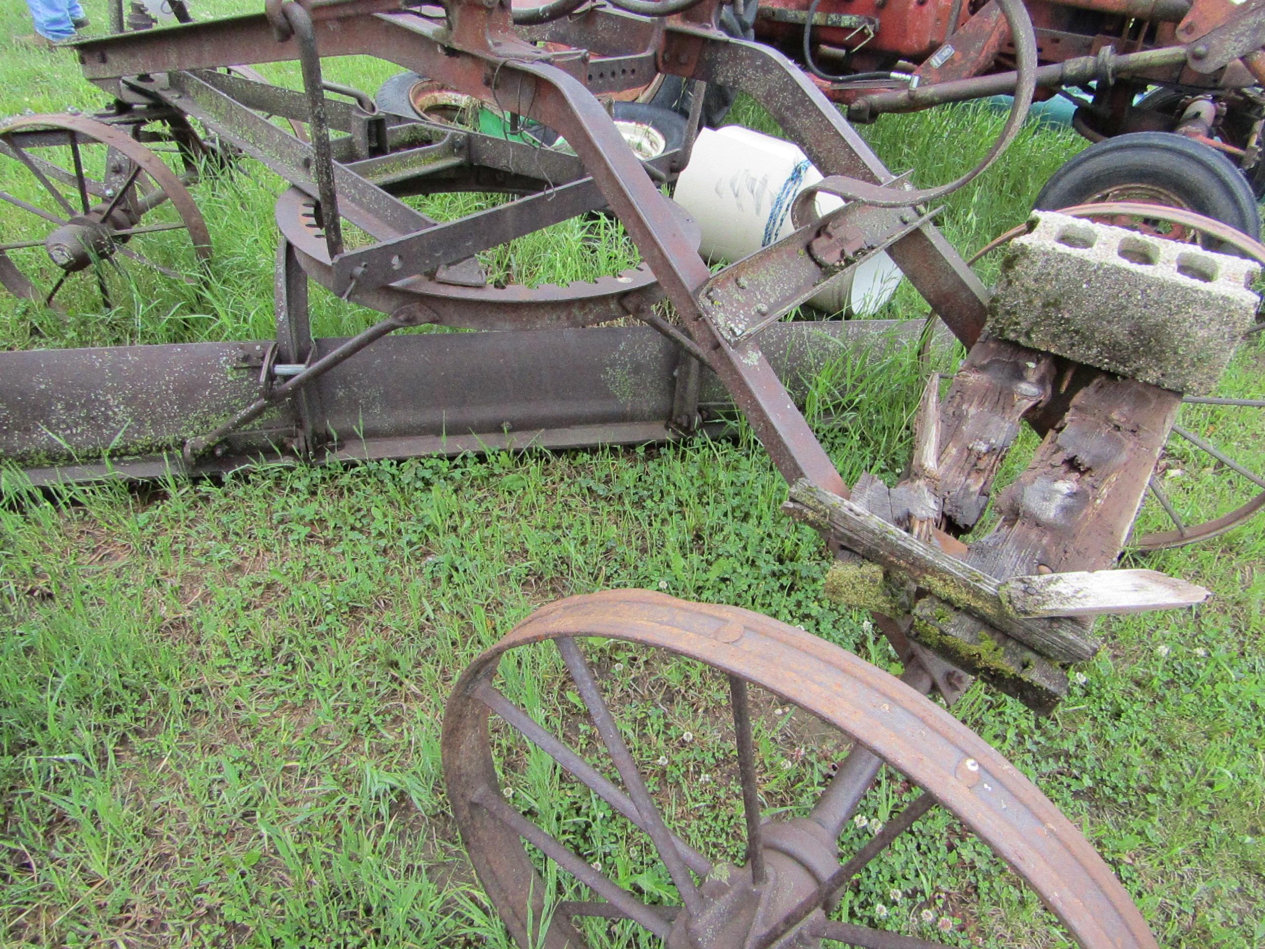 Good Township Style Pull Type Road Grader on Steel, Tractor Hitch