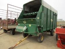 450. 390-899. BADGER 850 14 FT. FORAGE BOX ON NEW HOLLAND WAGON, EXT. POLE,