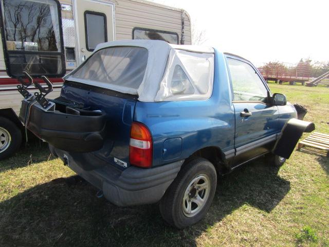 99. 2000 CHEVROLET TRACKER, AT, 4 X 4, 4 CYLINDER ENGINE, SELLS WITH FULL S