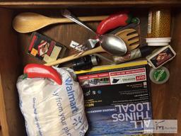 Contents of 2 kitchen drawers