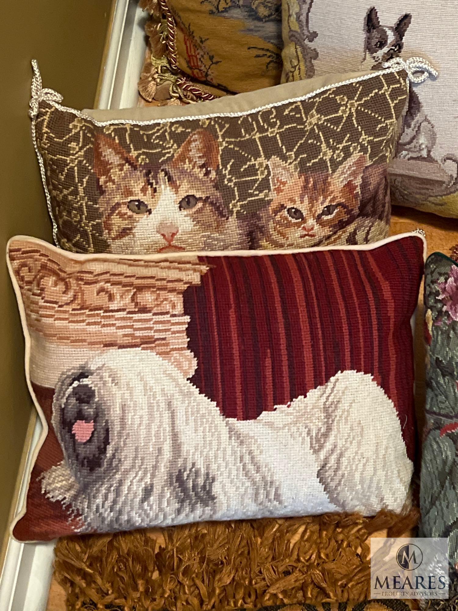 Decorative Lot of Pillows