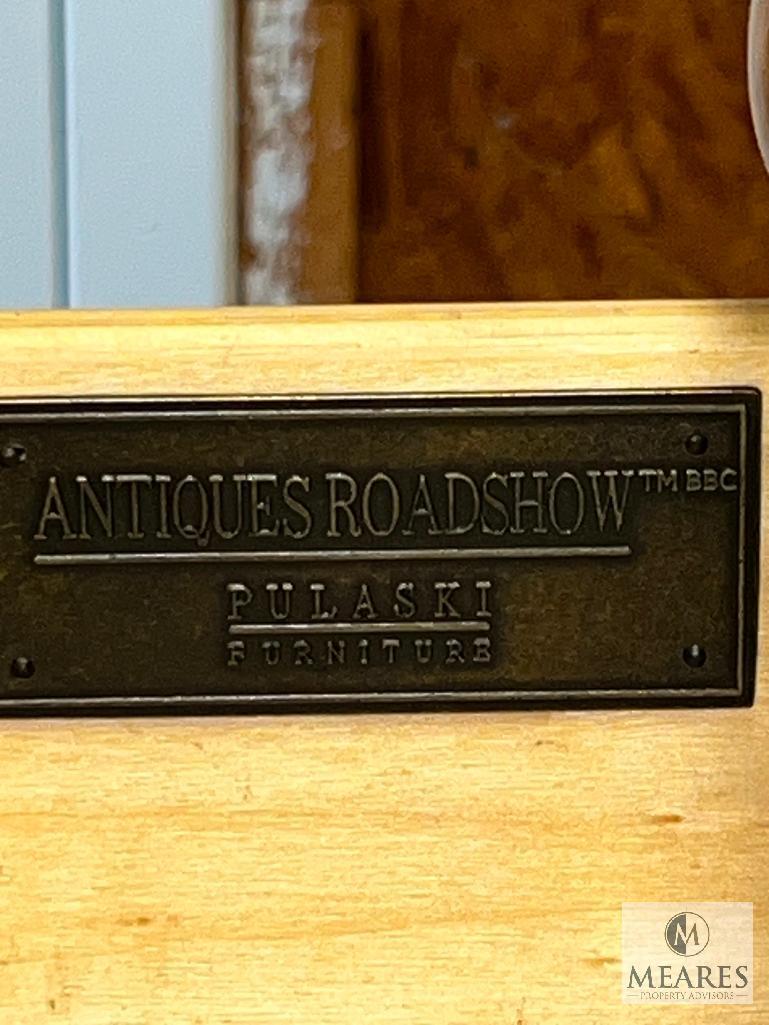 Antiques Roadshow by Pulaski Furniture Four-piece Bedroom Set